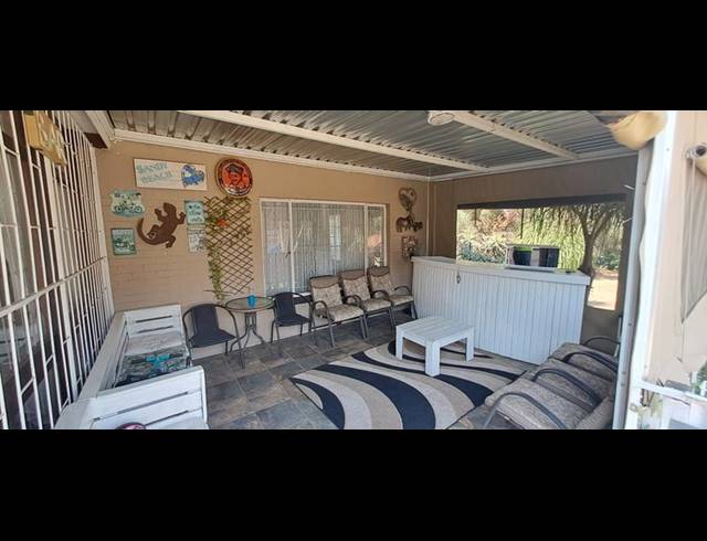 6 BEDROOM HOUSE FOR SALE IN LAMBTON